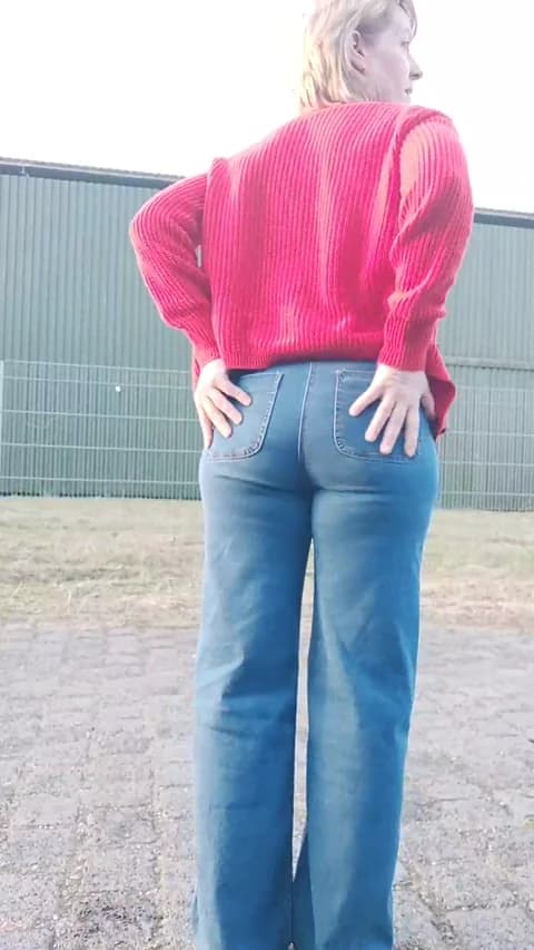 BlueEye_Girl from Cam4 - Mar 7, 2026 17:37 - 69 min