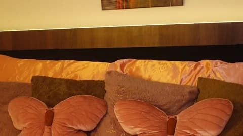 tanyajade88 from Chaturbate - Mar 8, 2026 01:03 - 90 min